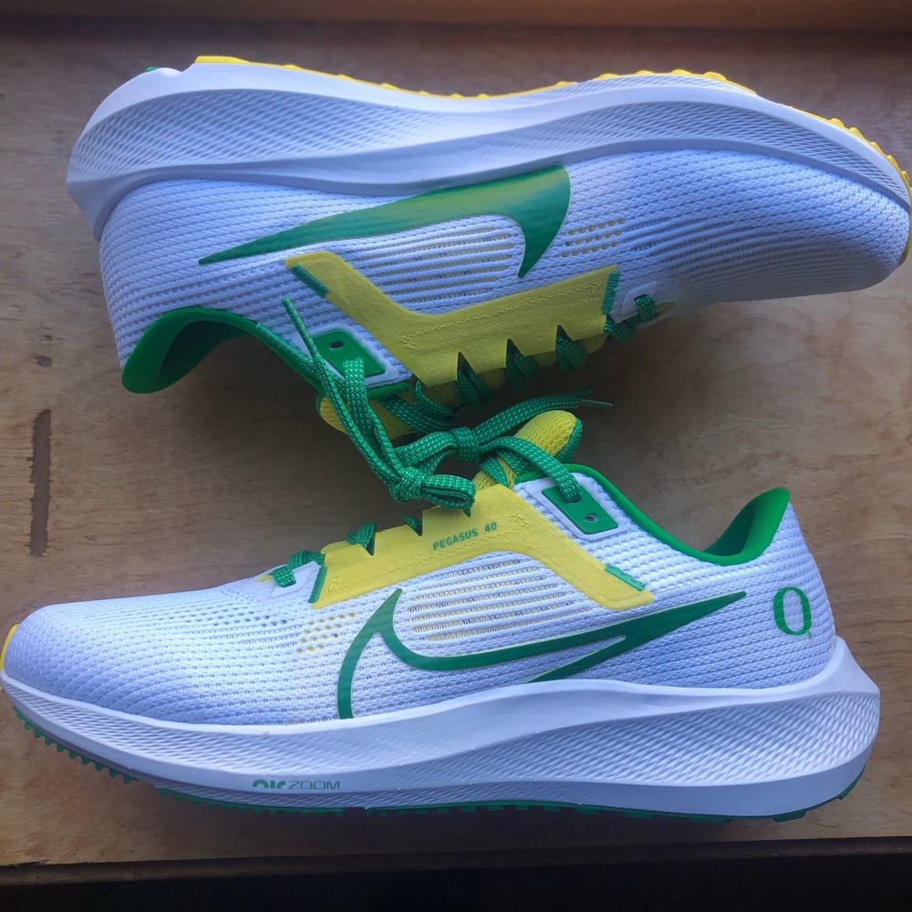 Nike Air Zoom Pegasus 40 Oregon Ducks Size 9.5